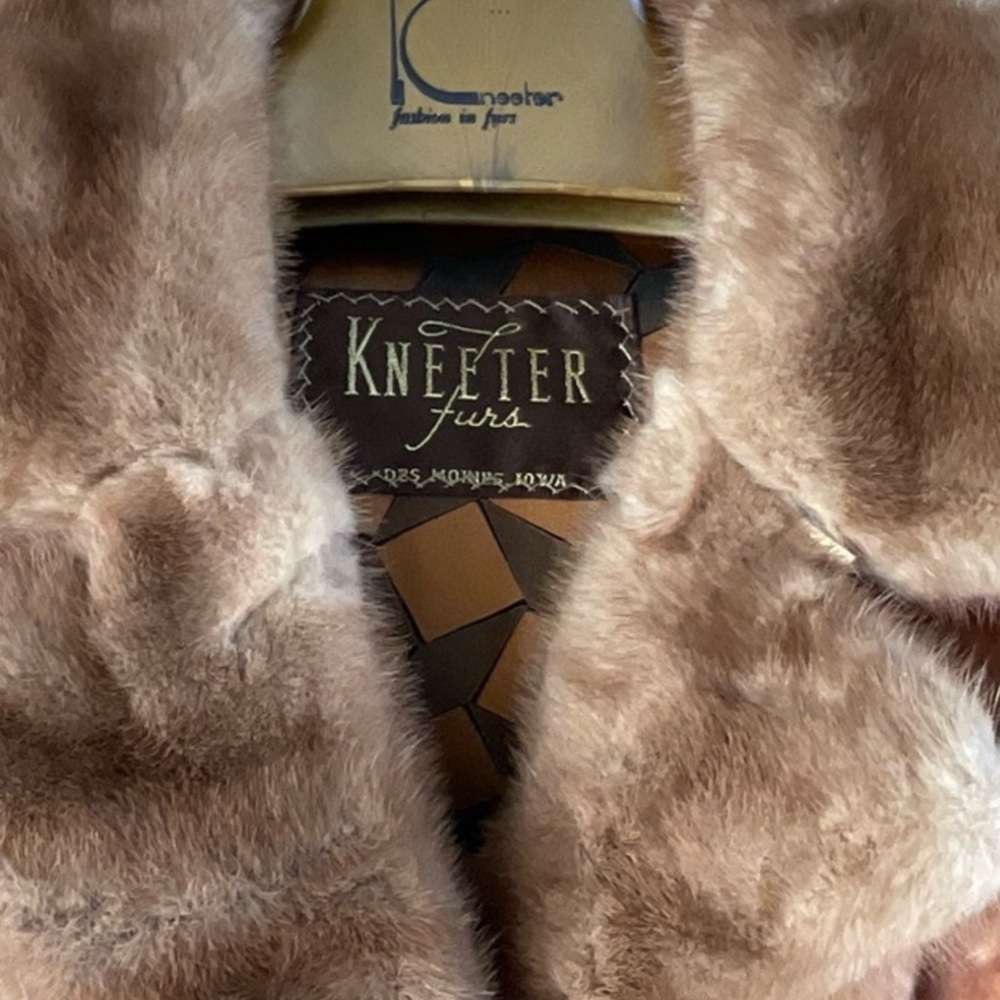 Vintage Kneeter Furs Coat - Picture 13 of 13